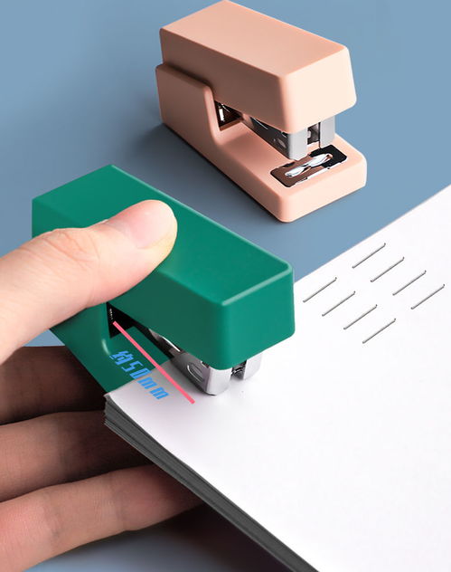 得力订书机 学生与办公族的时尚实用小助手